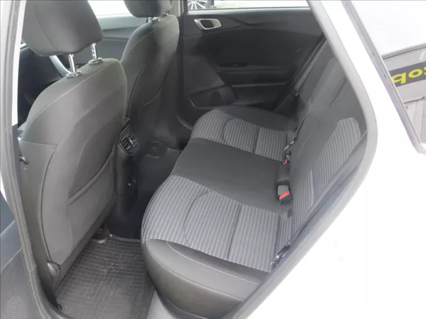 Kia Ceed 1,5 T-GDI 118kW SW Top AUT ČR - foto 25
