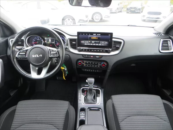 Kia Ceed 1,5 T-GDI 118kW SW Top AUT ČR - foto 26