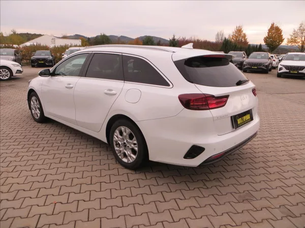 Kia Ceed 1,5 T-GDI 118kW SW Top AUT ČR - foto 5