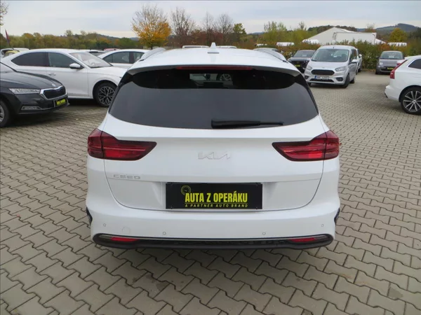 Kia Ceed 1,5 T-GDI 118kW SW Top AUT ČR - foto 6