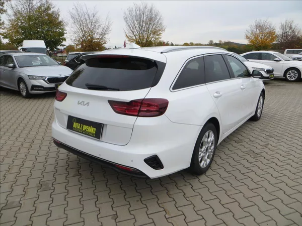 Kia Ceed 1,5 T-GDI 118kW SW Top AUT ČR - foto 8