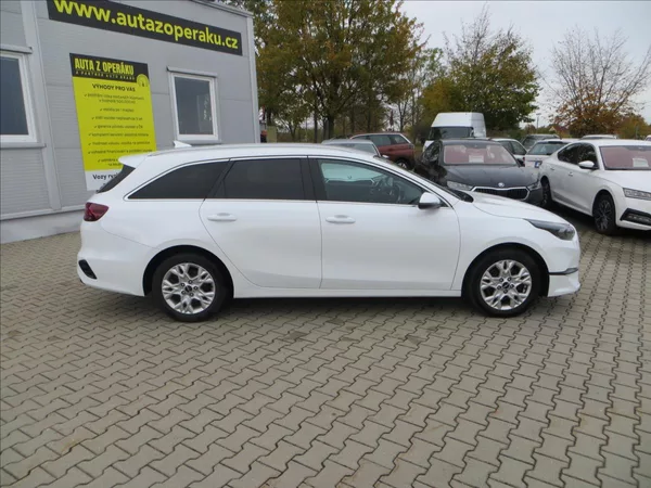 Kia Ceed 1,5 T-GDI 118kW SW Top AUT ČR - foto 9