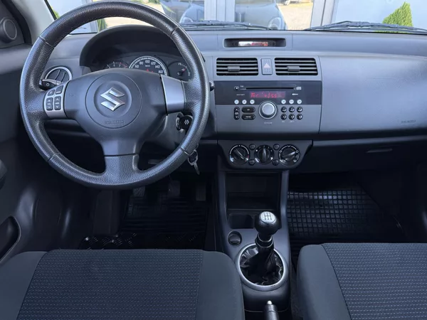 Suzuki Swift 1.3 68kW Klima ČR - foto 11