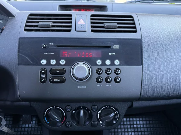 Suzuki Swift 1.3 68kW Klima ČR - foto 12
