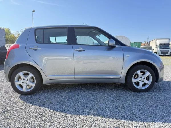 Suzuki Swift 1.3 68kW Klima ČR - foto 4