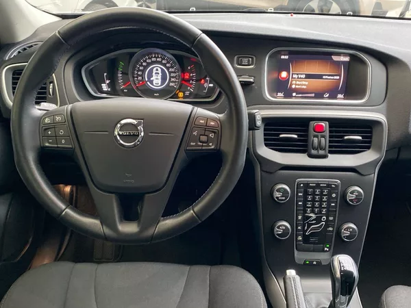 Volvo V40 - foto 11