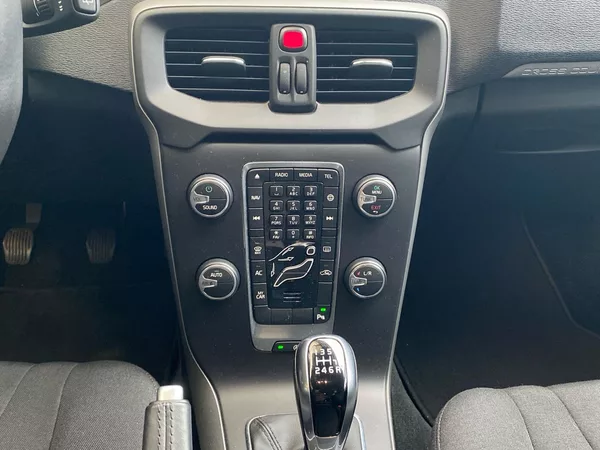 Volvo V40 - foto 12
