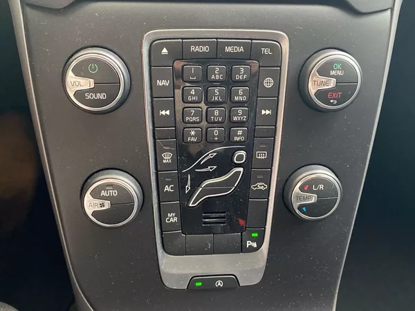 Volvo V40 - foto 13
