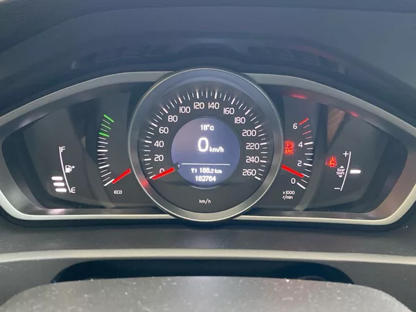Volvo V40 - foto 14
