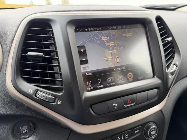 Jeep Cherokee 2.0 M-JET 4X4 LIMITED NAV KŮŽE - foto 21