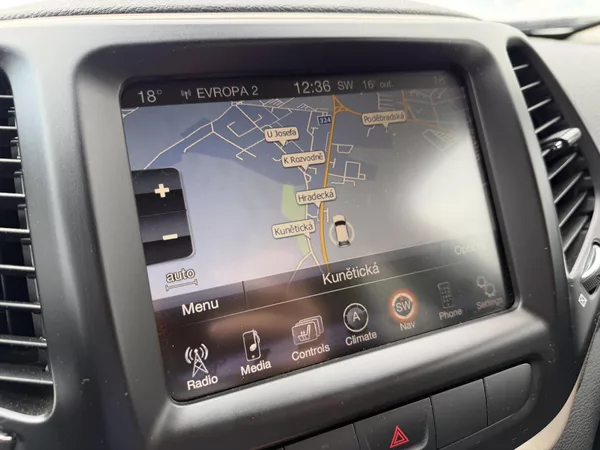 Jeep Cherokee 2.0 M-JET 4X4 LIMITED NAV KŮŽE - foto 22