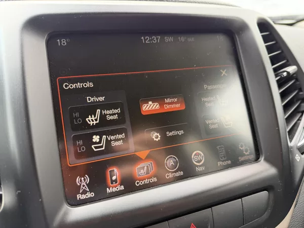 Jeep Cherokee 2.0 M-JET 4X4 LIMITED NAV KŮŽE - foto 26