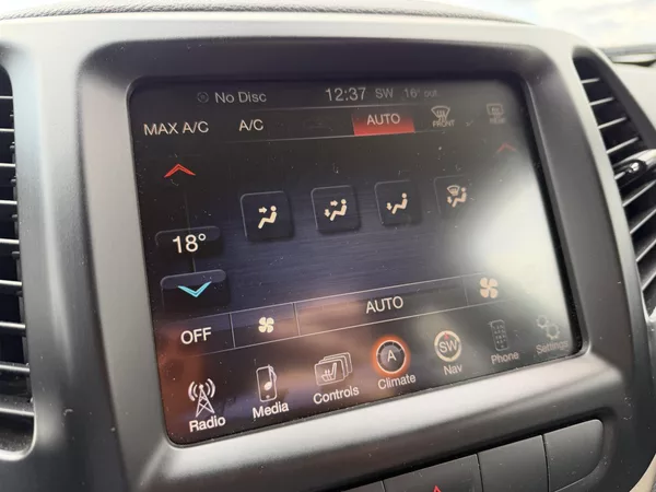 Jeep Cherokee 2.0 M-JET 4X4 LIMITED NAV KŮŽE - foto 27