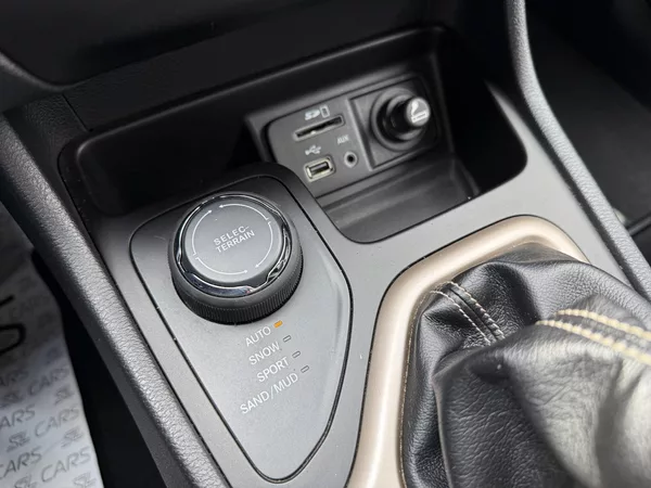 Jeep Cherokee 2.0 M-JET 4X4 LIMITED NAV KŮŽE - foto 30