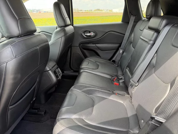 Jeep Cherokee 2.0 M-JET 4X4 LIMITED NAV KŮŽE - foto 33