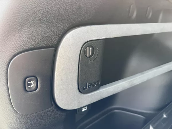 Jeep Cherokee 2.0 M-JET 4X4 LIMITED NAV KŮŽE - foto 35