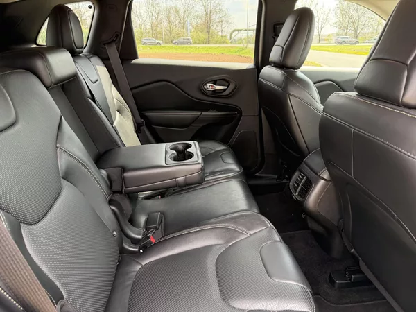 Jeep Cherokee 2.0 M-JET 4X4 LIMITED NAV KŮŽE - foto 36