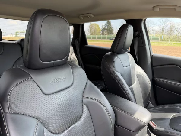 Jeep Cherokee 2.0 M-JET 4X4 LIMITED NAV KŮŽE - foto 37