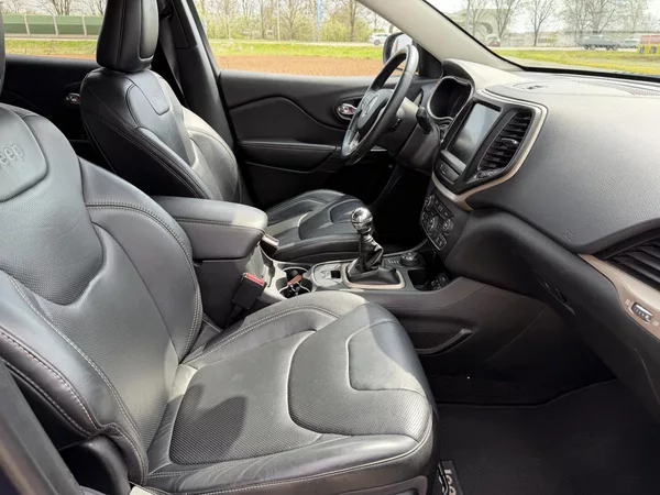 Jeep Cherokee 2.0 M-JET 4X4 LIMITED NAV KŮŽE - foto 38