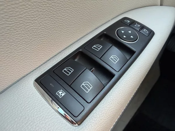 Mercedes-Benz Třídy E 250 CGI 5G KUPÉ SERVISKA - foto 15