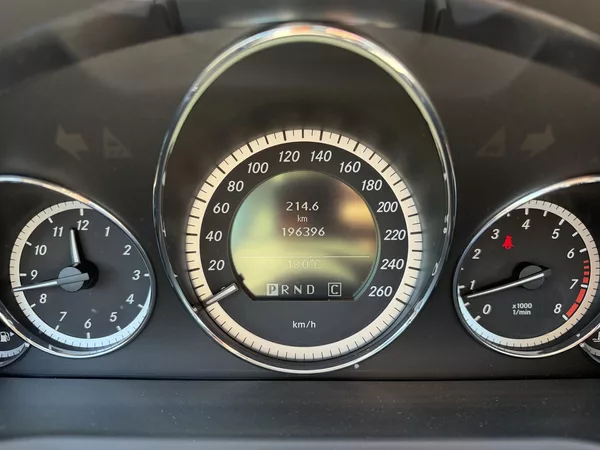 Mercedes-Benz Třídy E 250 CGI 5G KUPÉ SERVISKA - foto 18