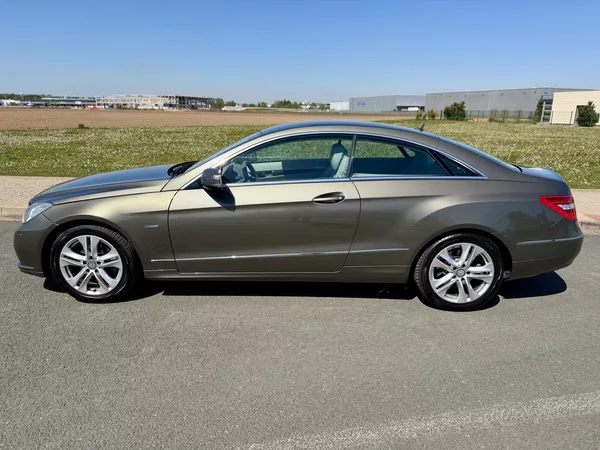 Mercedes-Benz Třídy E 250 CGI 5G KUPÉ SERVISKA - foto 2