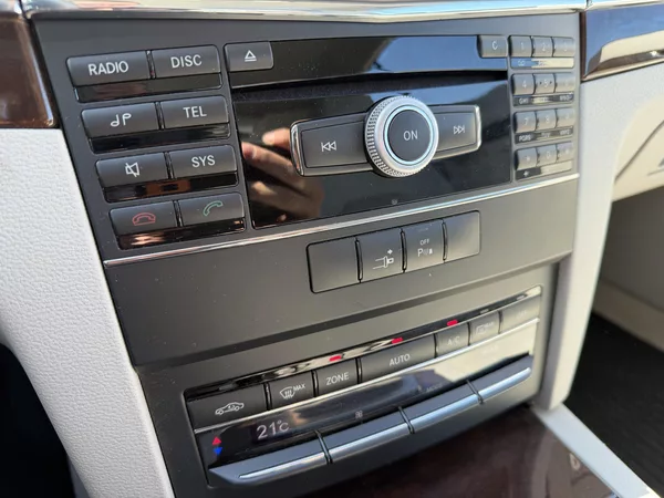 Mercedes-Benz Třídy E 250 CGI 5G KUPÉ SERVISKA - foto 23