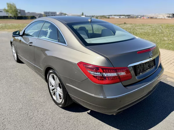 Mercedes-Benz Třídy E 250 CGI 5G KUPÉ SERVISKA - foto 3
