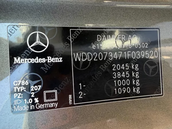 Mercedes-Benz Třídy E 250 CGI 5G KUPÉ SERVISKA - foto 39