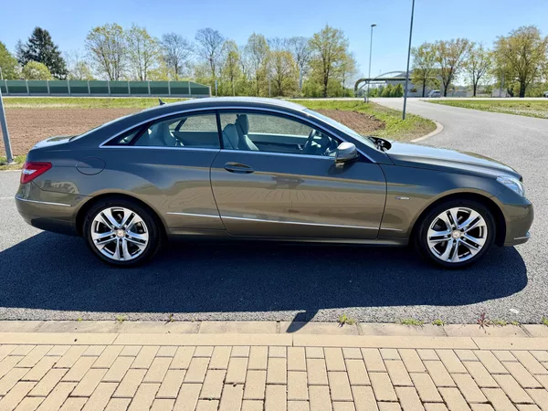 Mercedes-Benz Třídy E 250 CGI 5G KUPÉ SERVISKA - foto 6