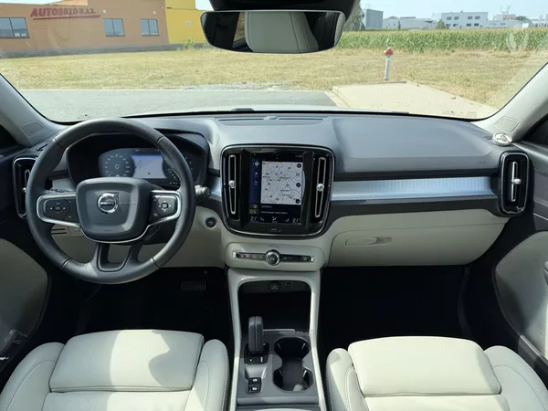 Volvo XC40 2.0 T4 4X4 360K KŮŽE ČR DPH! - foto 12