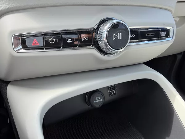 Volvo XC40 2.0 T4 4X4 360K KŮŽE ČR DPH! - foto 30