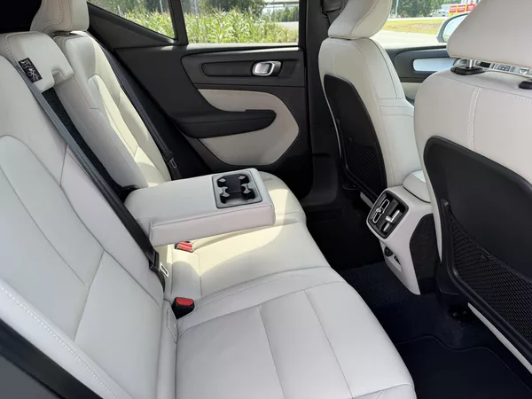 Volvo XC40 2.0 T4 4X4 360K KŮŽE ČR DPH! - foto 36