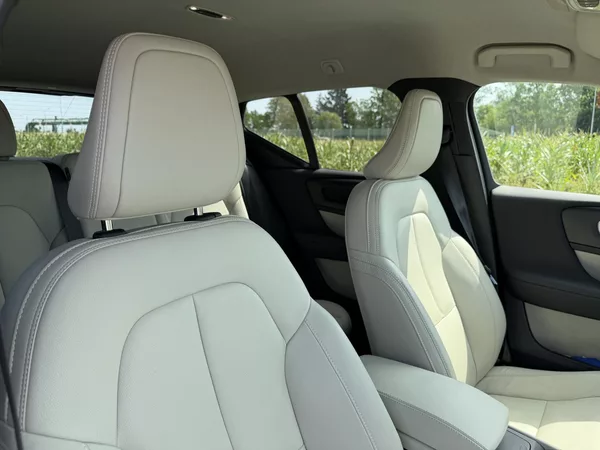 Volvo XC40 2.0 T4 4X4 360K KŮŽE ČR DPH! - foto 38