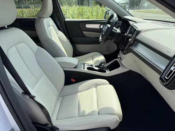 Volvo XC40 2.0 T4 4X4 360K KŮŽE ČR DPH! - foto 39