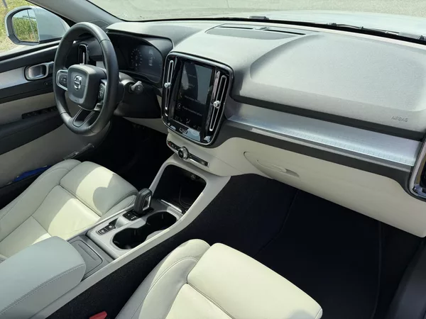 Volvo XC40 2.0 T4 4X4 360K KŮŽE ČR DPH! - foto 40