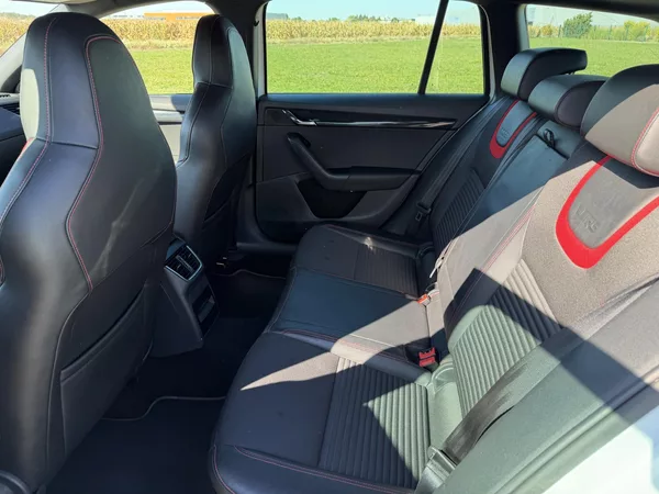 Škoda Octavia RS 2.0 TSI CHALLENGE DSG TAŽNÉ - foto 32