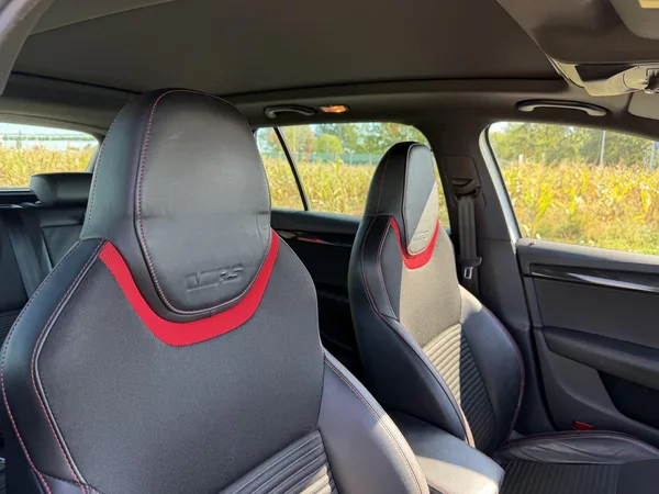 Škoda Octavia RS 2.0 TSI CHALLENGE DSG TAŽNÉ - foto 35