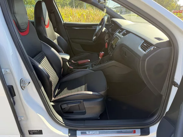 Škoda Octavia RS 2.0 TSI CHALLENGE DSG TAŽNÉ - foto 36