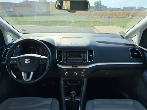 Seat Alhambra 2.0 TDI 130KW KAMERA SERVISKA - foto 11
