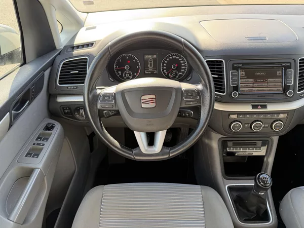 Seat Alhambra 2.0 TDI 130KW KAMERA SERVISKA - foto 12