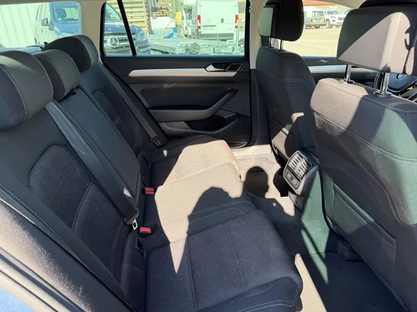 Volkswagen Passat 2.0 TDI NAVI TAŽNÉ ROZVODY - foto 10
