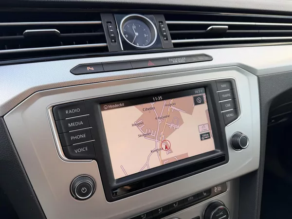 Volkswagen Passat 2.0 TDI NAVI TAŽNÉ ROZVODY - foto 20
