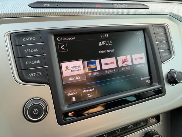 Volkswagen Passat 2.0 TDI NAVI TAŽNÉ ROZVODY - foto 21