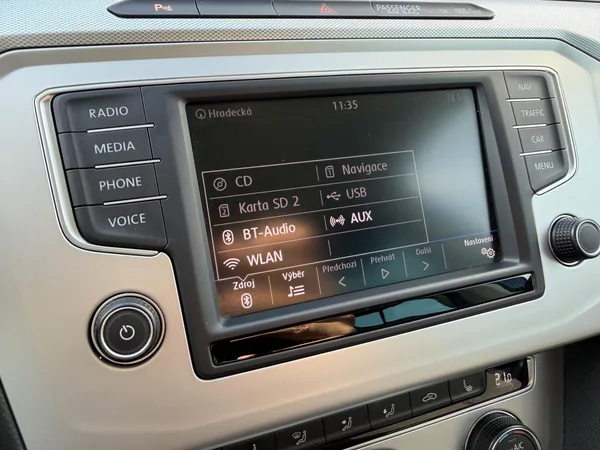 Volkswagen Passat 2.0 TDI NAVI TAŽNÉ ROZVODY - foto 22