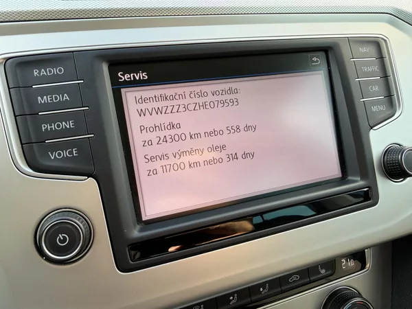 Volkswagen Passat 2.0 TDI NAVI TAŽNÉ ROZVODY - foto 25