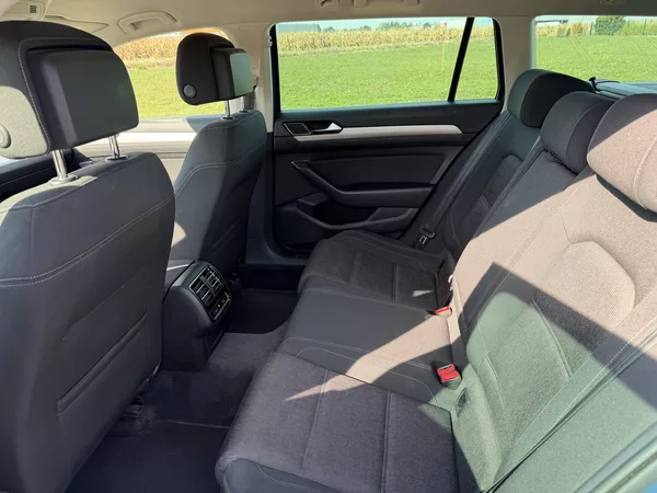 Volkswagen Passat 2.0 TDI NAVI TAŽNÉ ROZVODY - foto 30