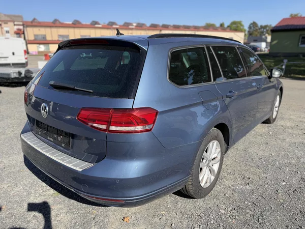 Volkswagen Passat 2.0 TDI NAVI TAŽNÉ ROZVODY - foto 4