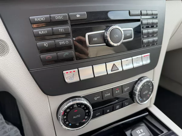 Mercedes-Benz Třídy C 180 CGI NAVI MANUAL SERVISKA - foto 26