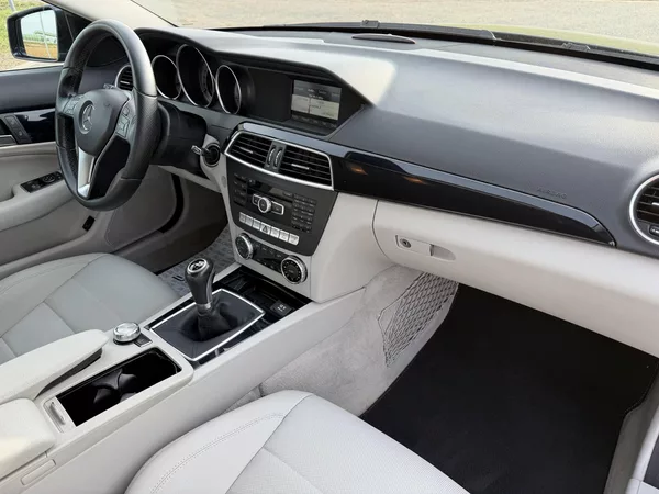 Mercedes-Benz Třídy C 180 CGI NAVI MANUAL SERVISKA - foto 35